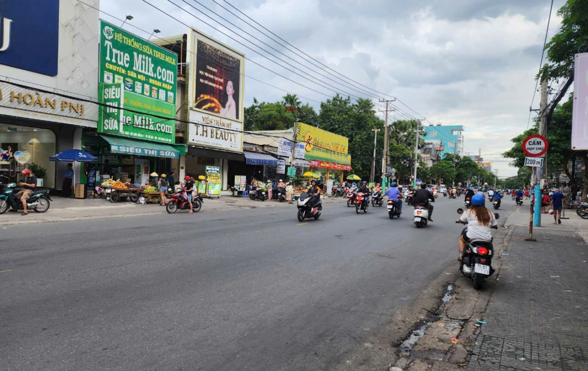 bán nhà mặt tiền chợ