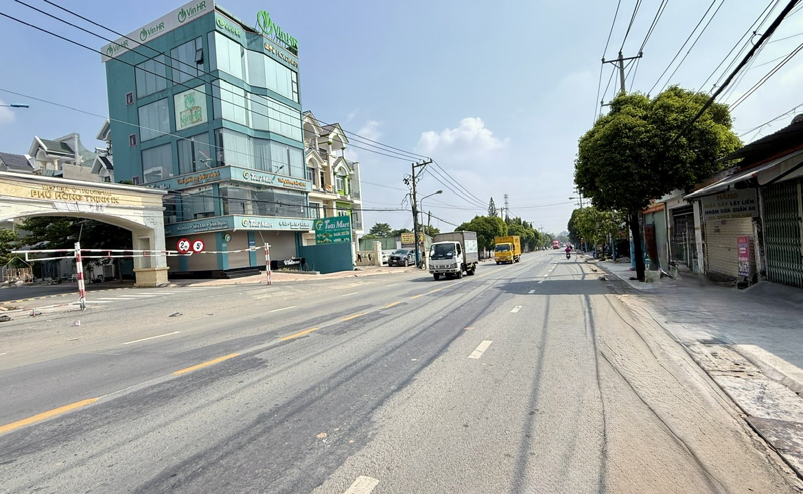 nhà mặt tiền ĐT743 dĩ an (1)