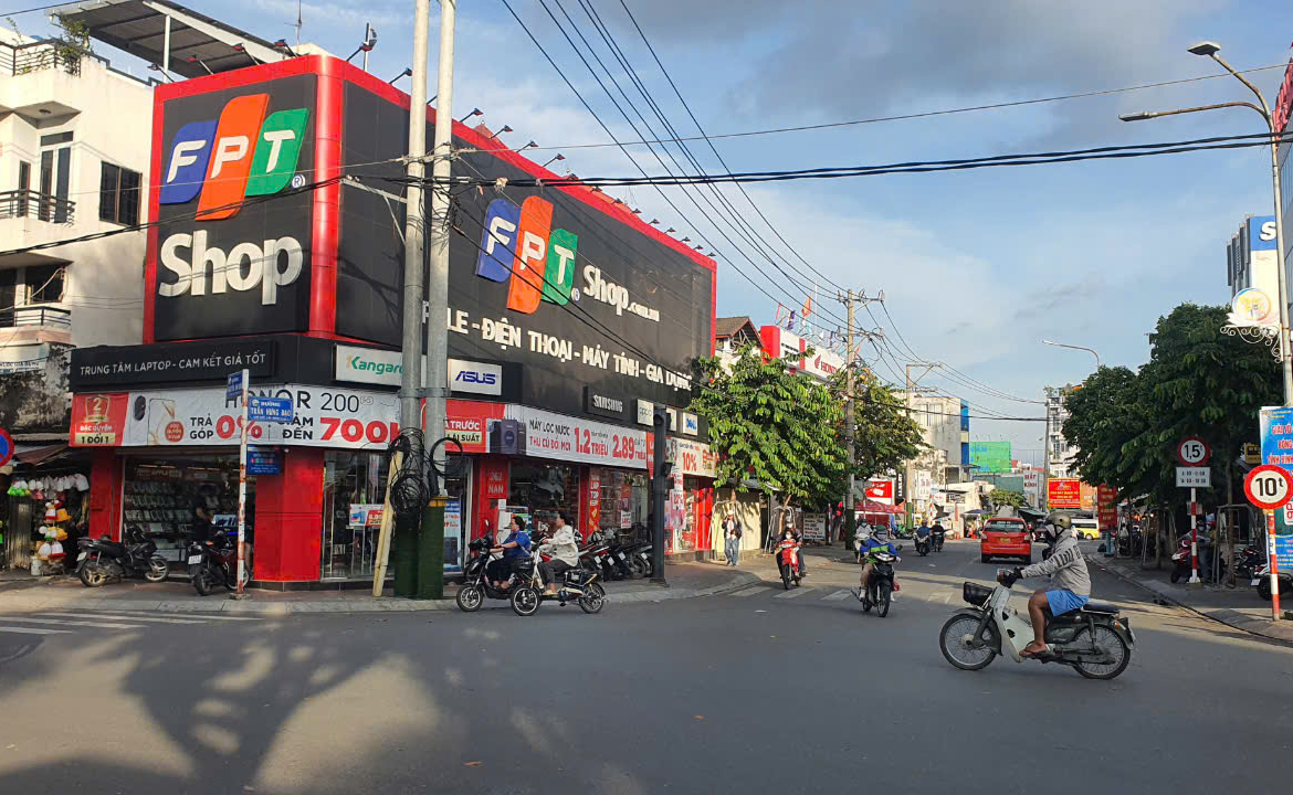 góc hai mặt tiền dĩ an