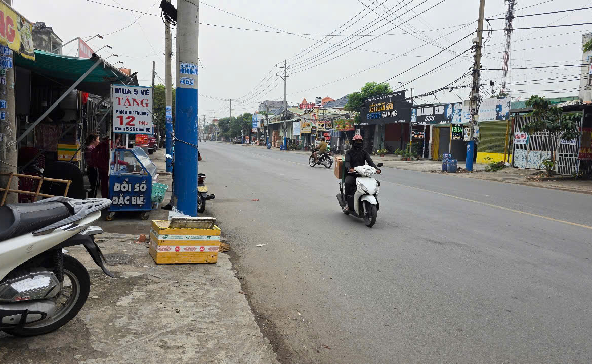 Mặt tiền đường D1 Dĩ an