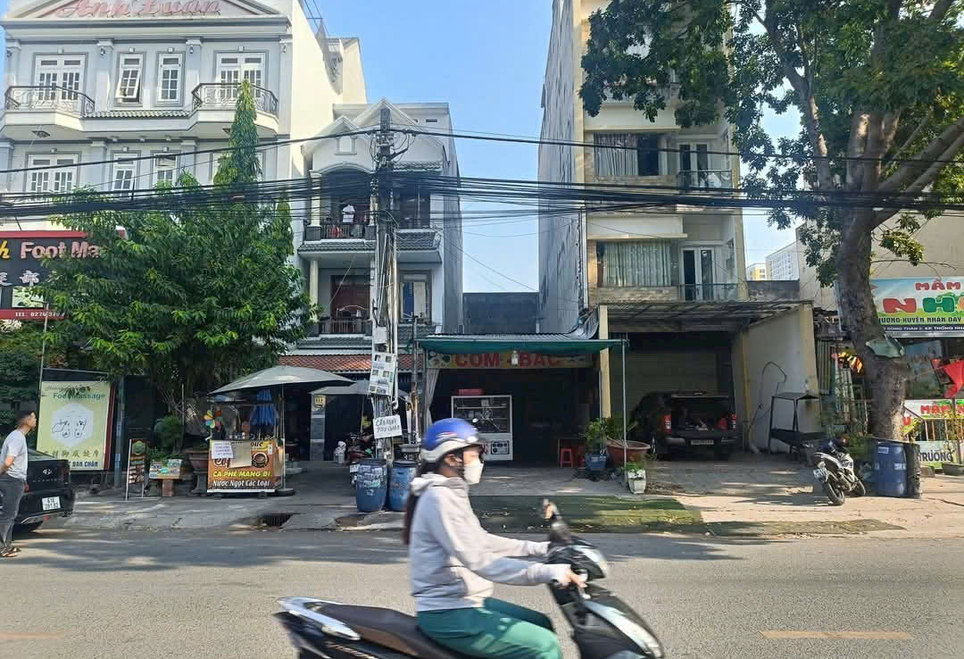 mặt tiền kinh doanh sóng thần