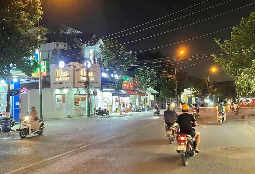 mt nguyễn thị minh khái dĩ an