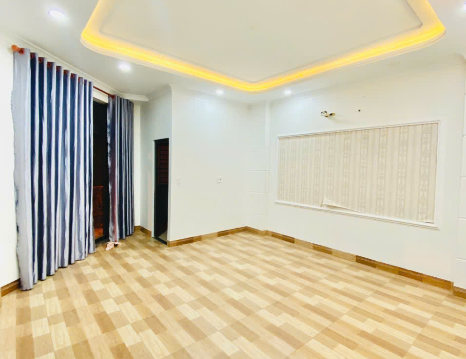 nhà 2 mặt tiền vincom