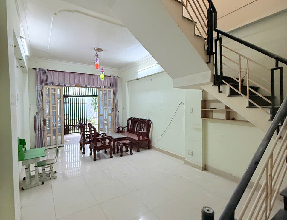 nhà 3 tỷ đông hoà