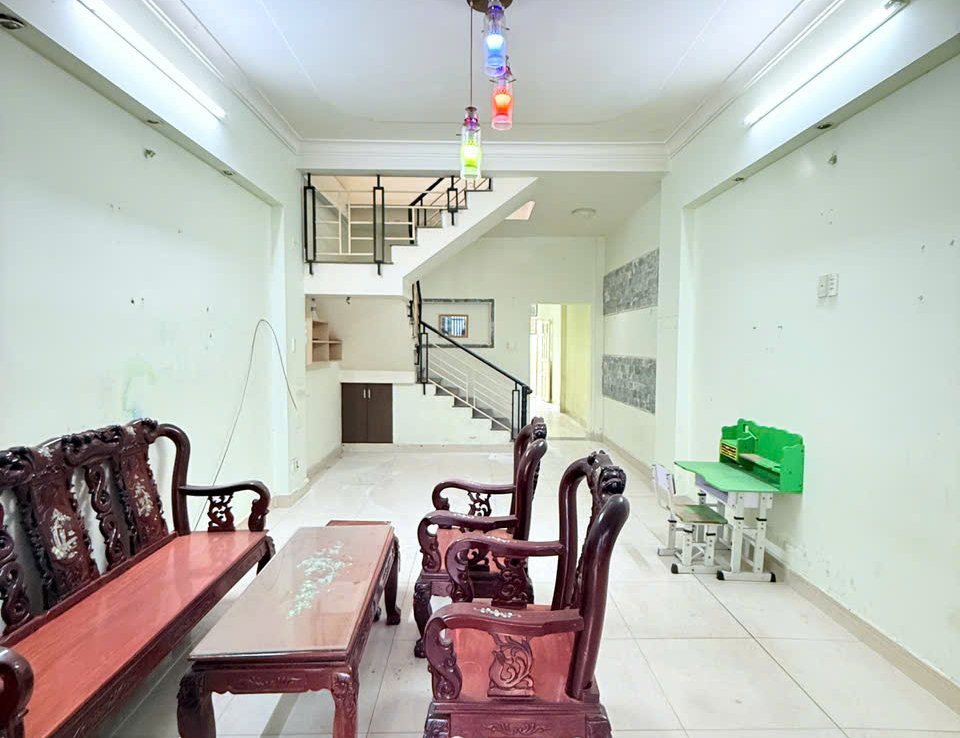 nhà 3 tỷ đông hoà
