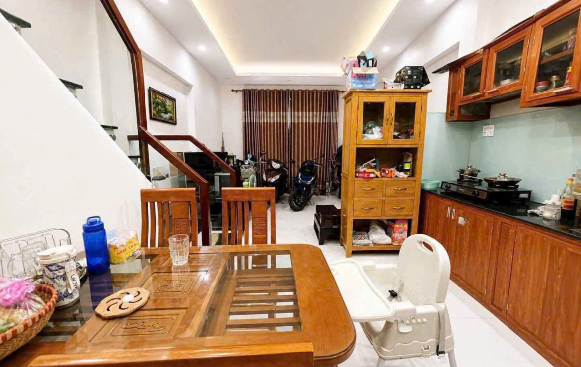 nhà gần hội trường đông hòa