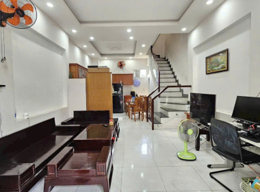 nhà gần hội trường đông hòa