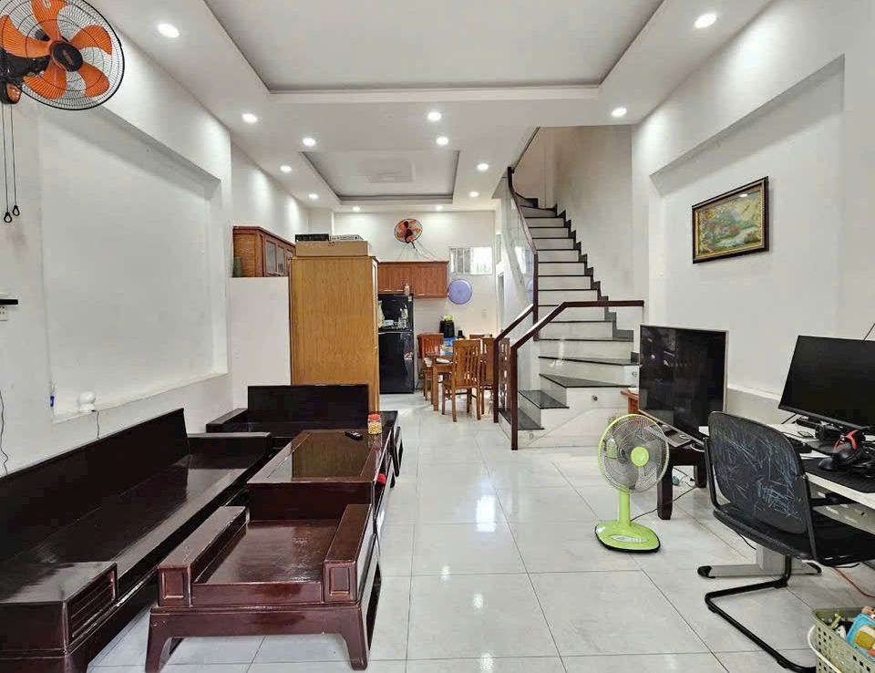nhà gần hội trường đông hòa