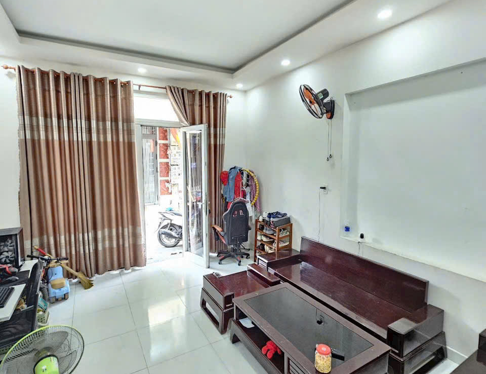 nhà gần hội trường đông hòa
