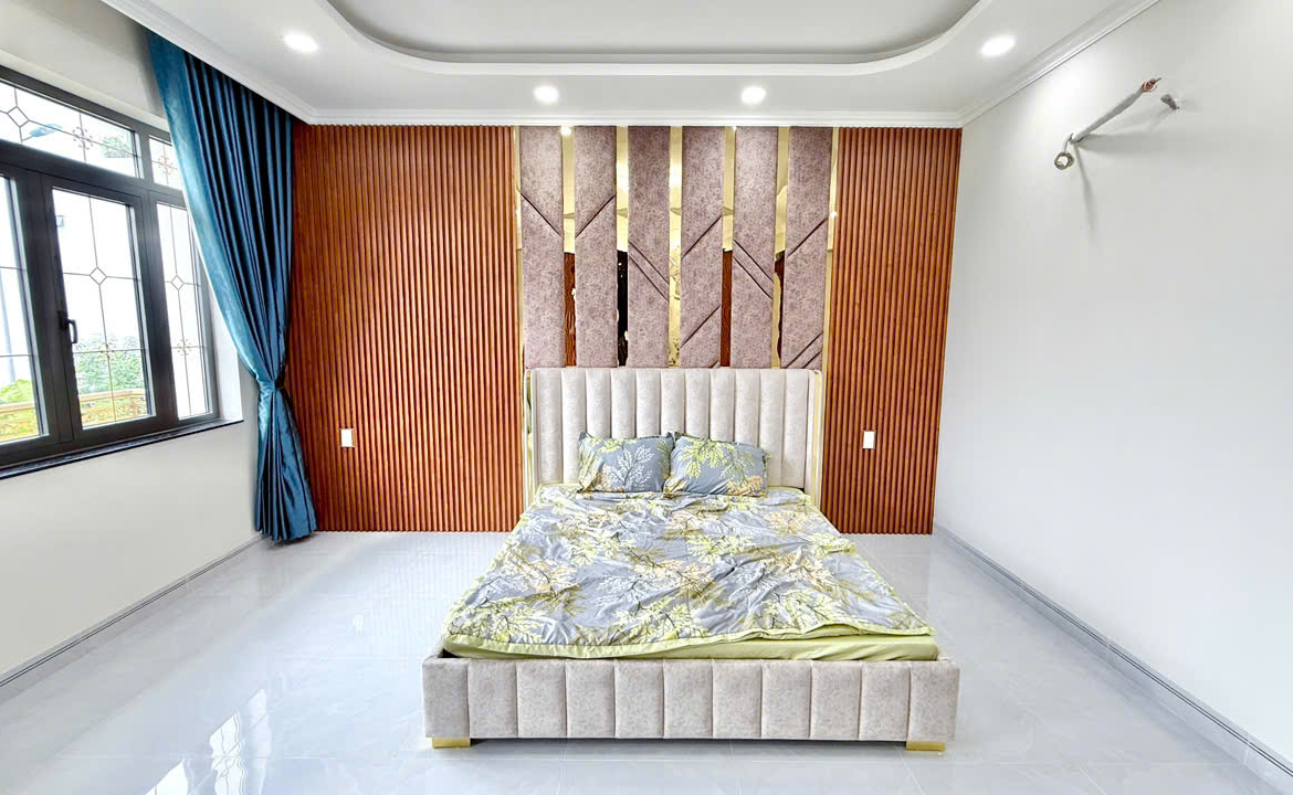 nhà mặt tiền KD Dĩ an