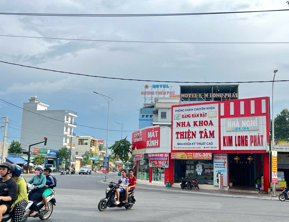 nhà mặt tiền trần hưng đạo
