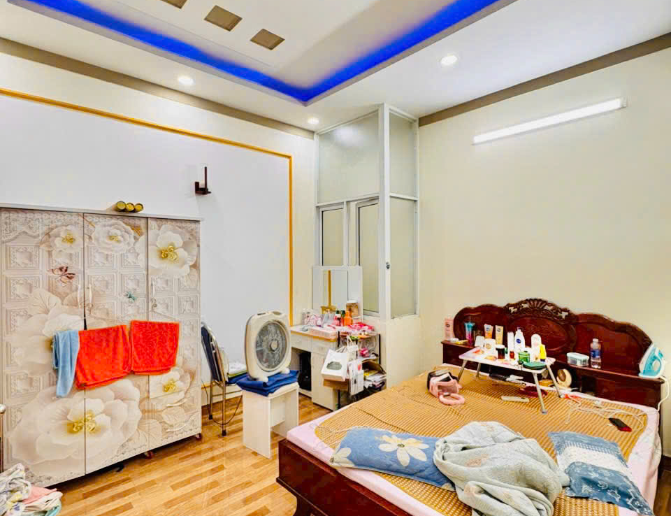 nhà mặt tiền trần quang khải