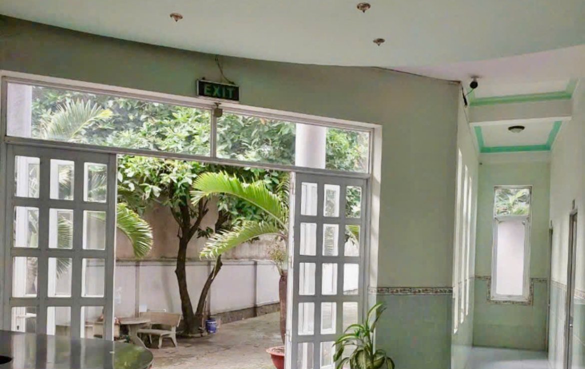 Bán khách sạn dĩ an