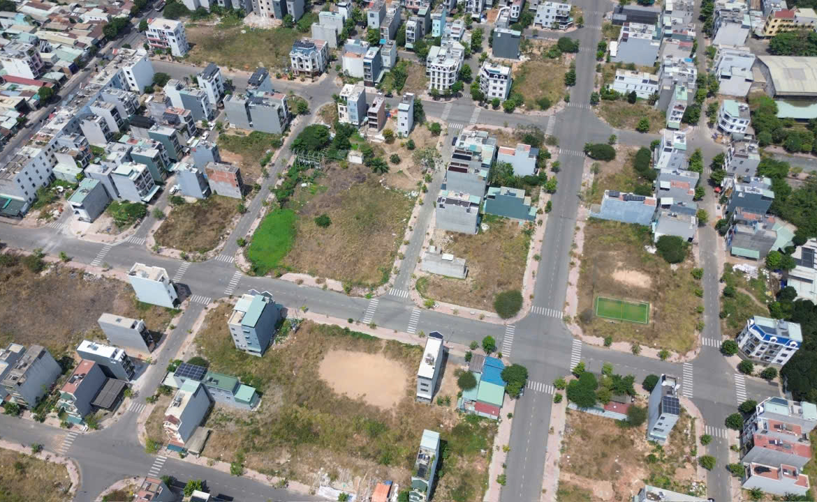 Đất góc hai mặt tiền dĩ an