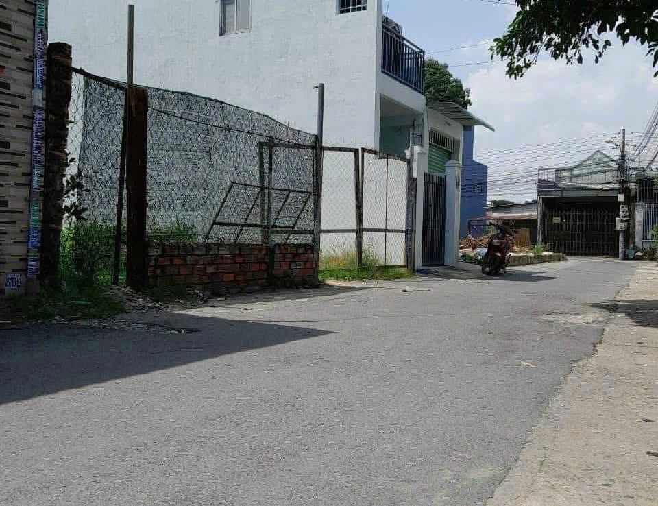 Mặt tiền cao bá Quát dĩ an