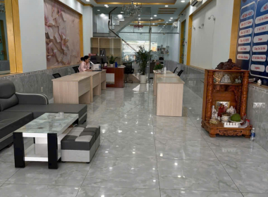 Mặt tiền chợ đoàn Thị kia