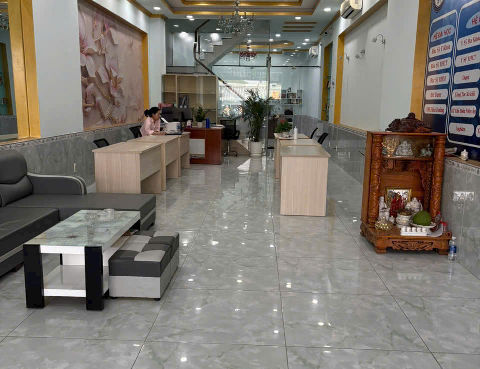 Mặt tiền chợ đoàn Thị kia