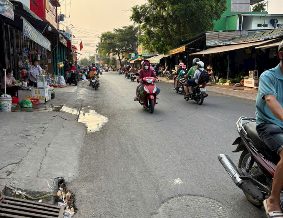 Mặt tiền chợ đoàn Thị kia
