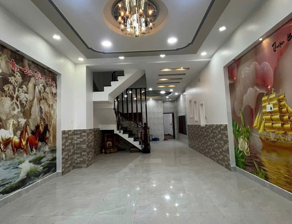 Nhà mặt tiền chợ dĩ an