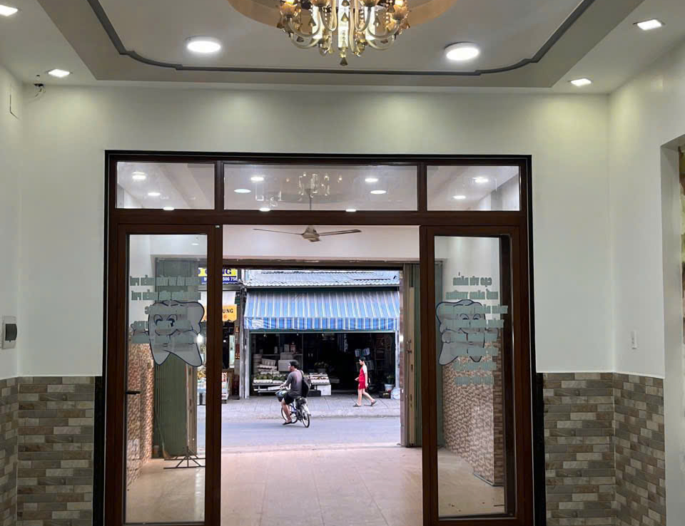 Nhà mặt tiền chợ dĩ an
