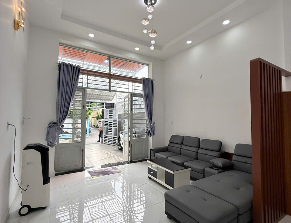 bán nhà đường nguyễn du dĩ an