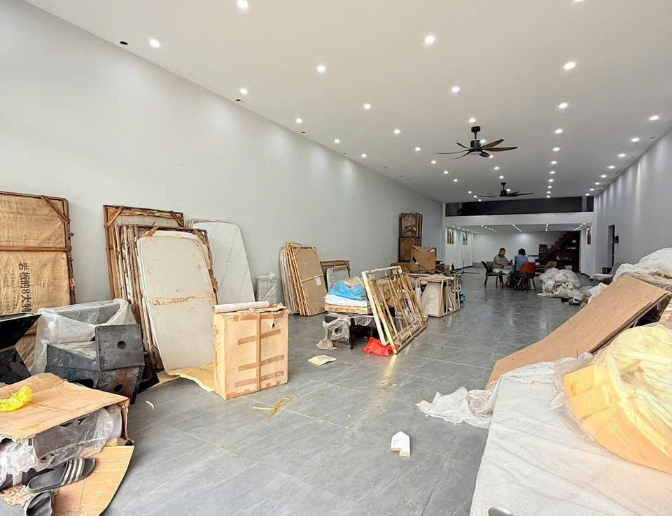 bán nhà kho dĩ an