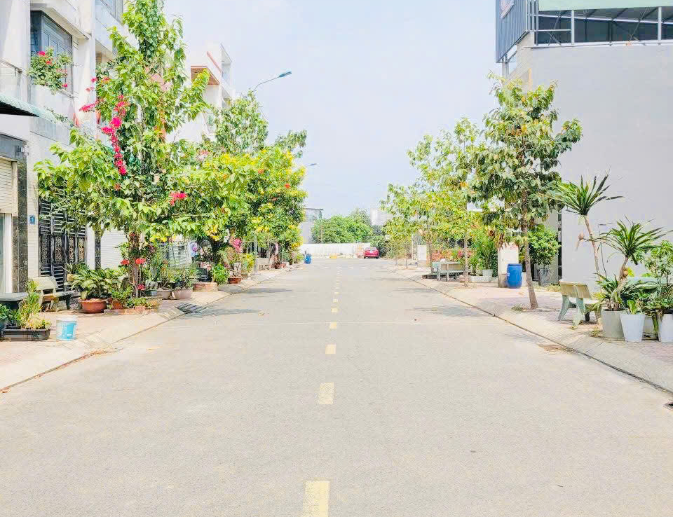 nhà gần bến xe miền đông mới