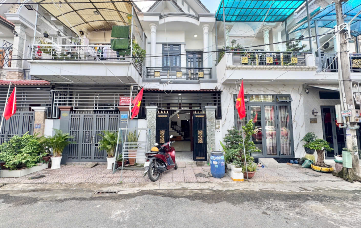 nhà gần chợ tân long