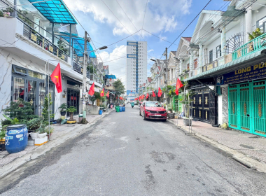 nhà gần chợ tân long