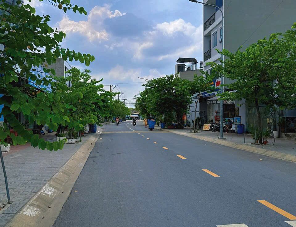 nhà mặt tiền Hoàng Hoa Thám dĩ an