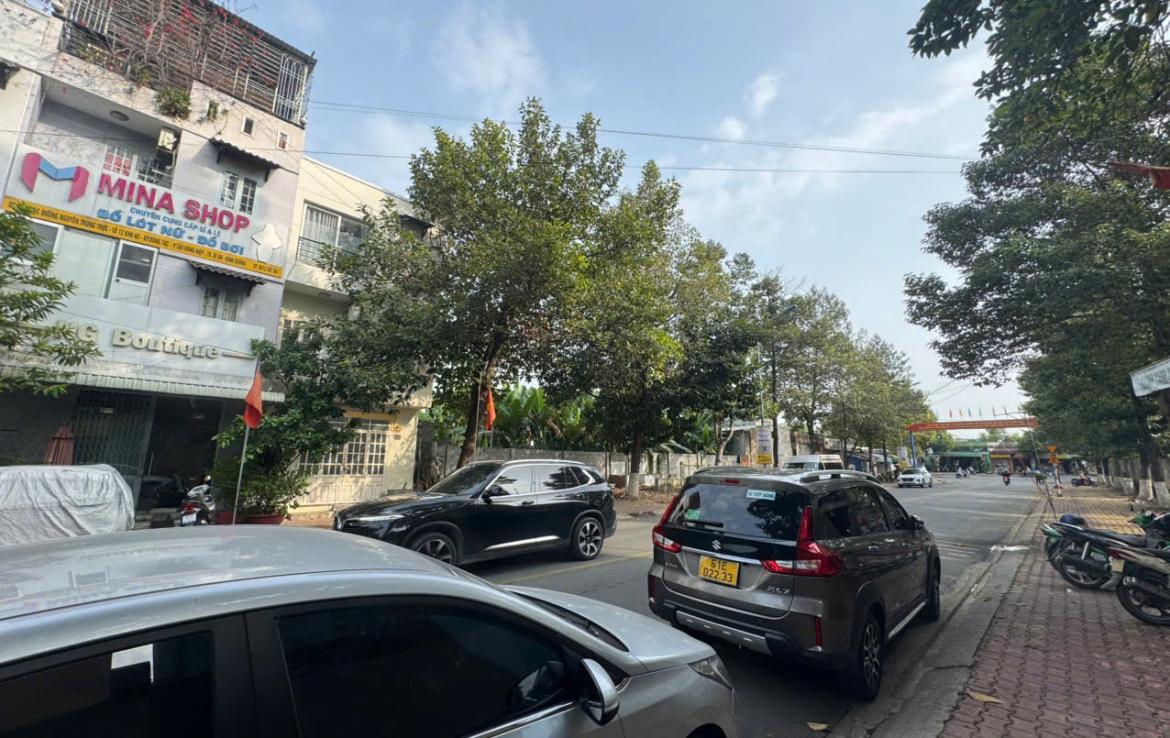 nhà mặt tiền Nguyễn Trung Trực dĩ an