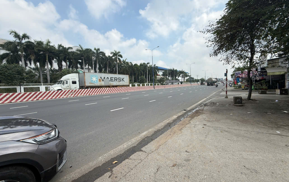 bán nhà mặt tiền dt743