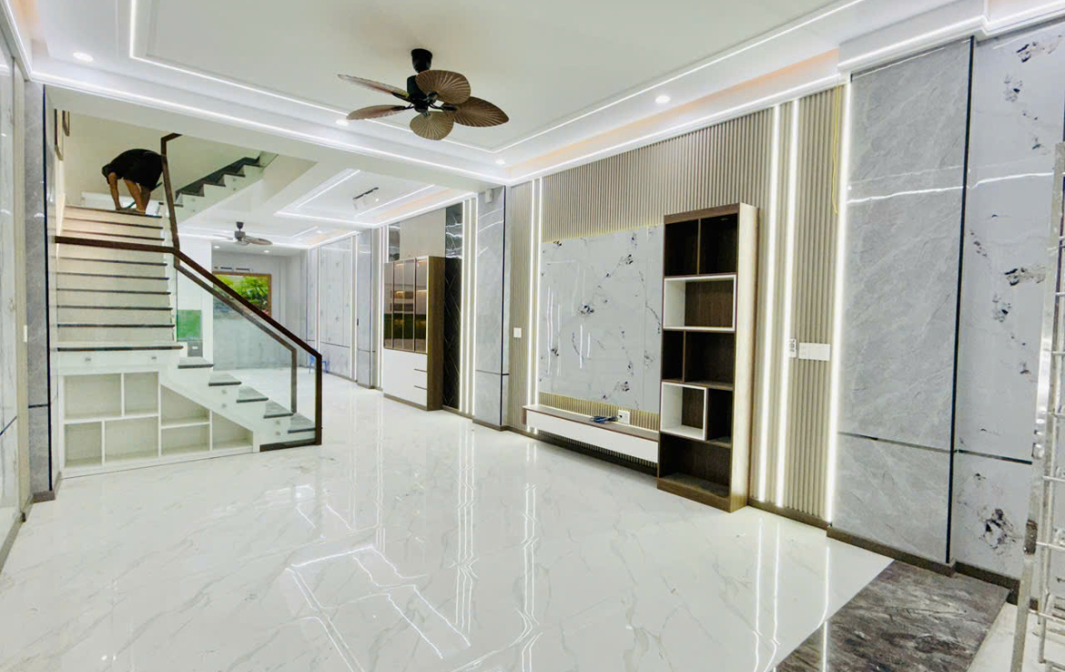 nhà diện tích lớn dĩ an