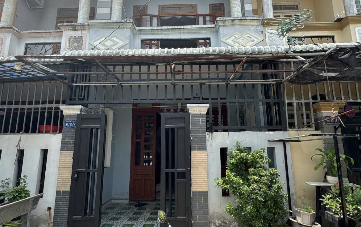 nhà gần chợ tân long