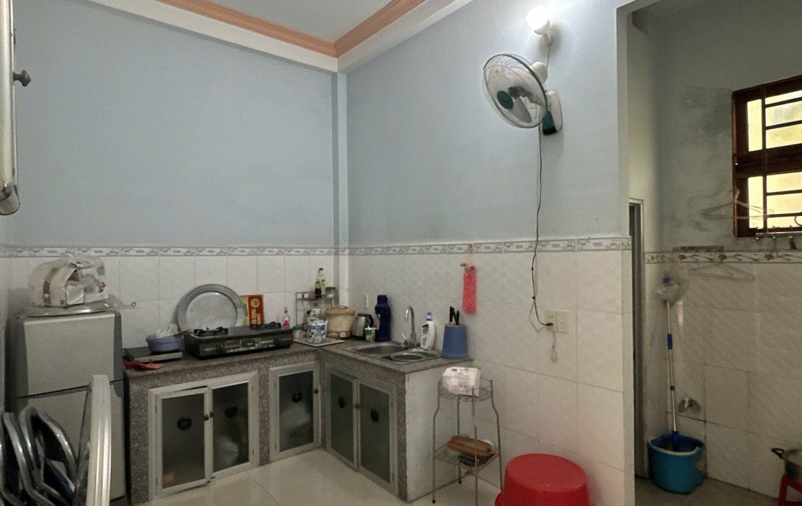 nhà gần chợ tân long