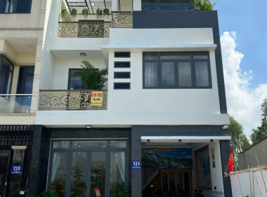 nhà gần làng đại học
