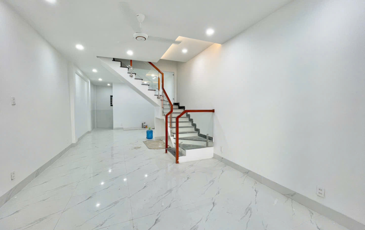 bán nhà gần chợ dĩ an