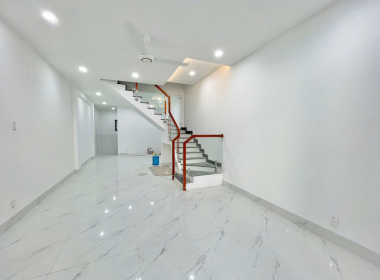 bán nhà gần chợ dĩ an