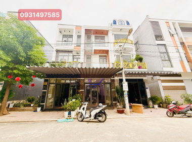 nhà phố dĩ an