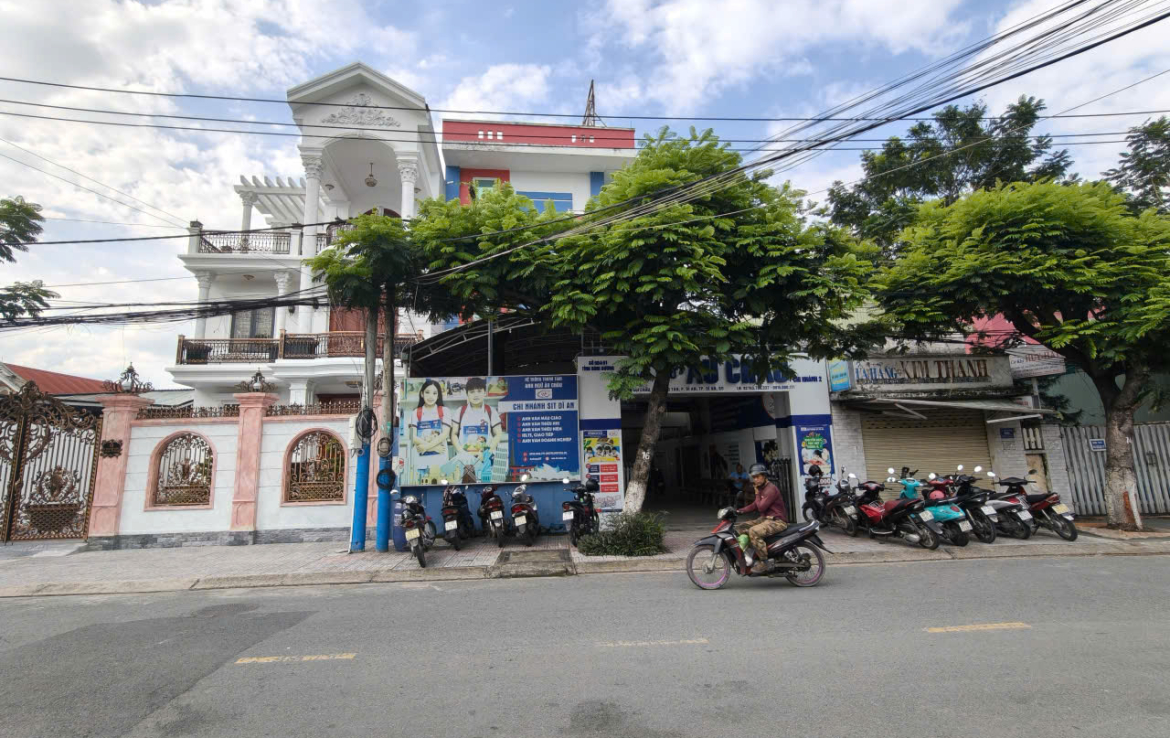 mặt tiền trường học dĩ an