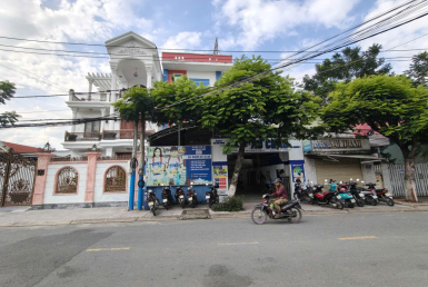 mặt tiền trường học dĩ an