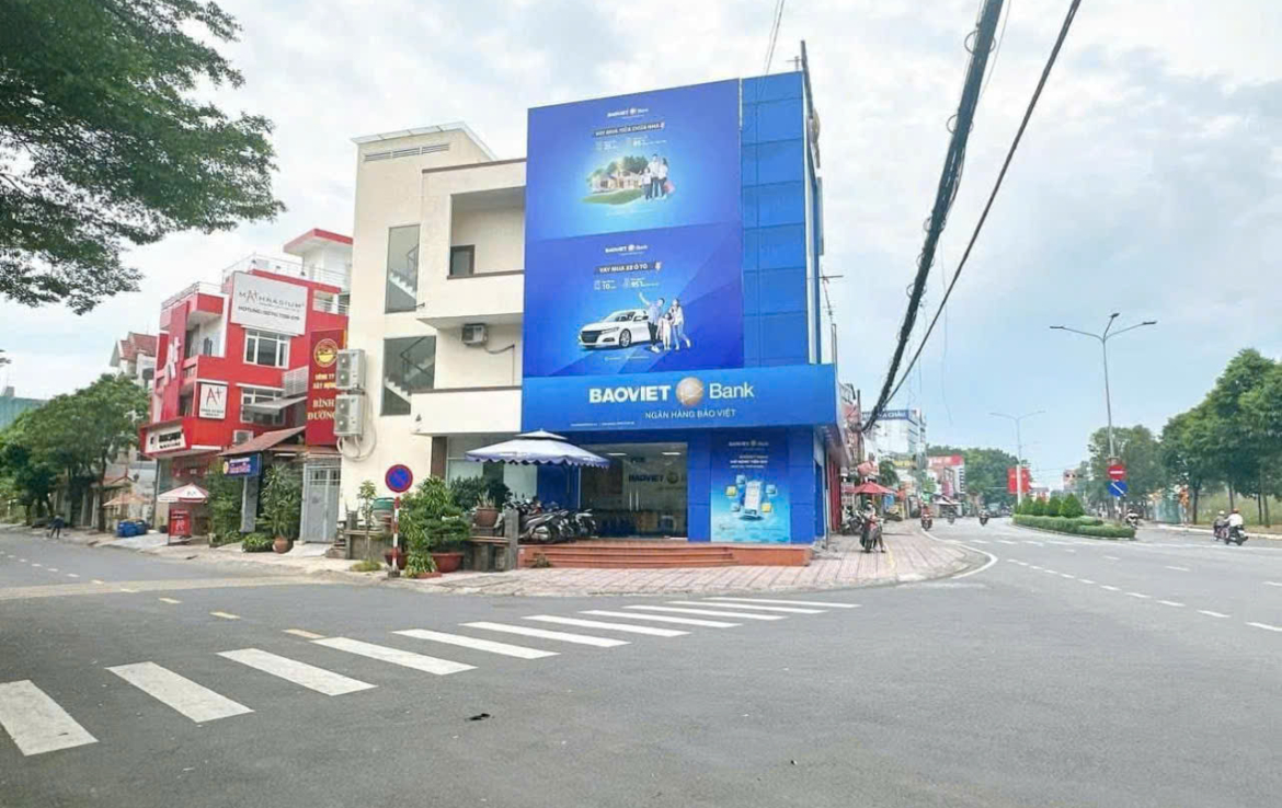 nhà mặt tiền TTHC Dĩ An