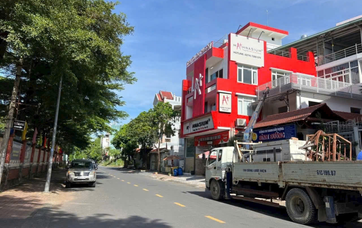 nhà mặt tiền TTHC Dĩ An