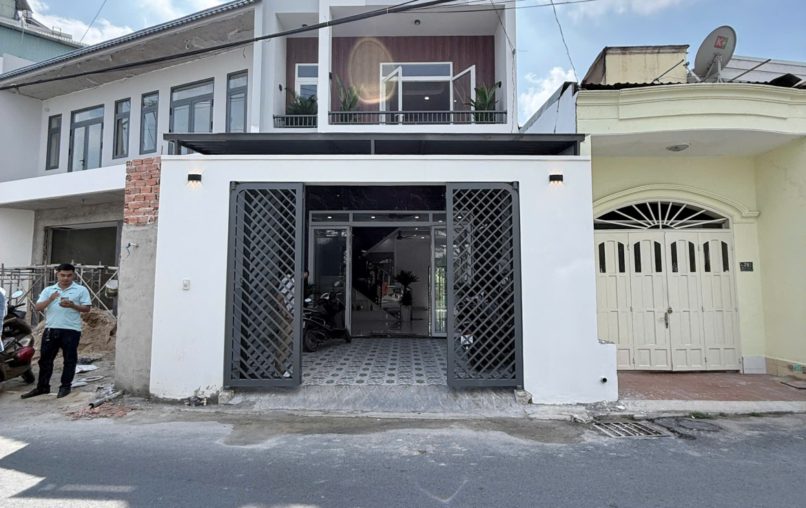 nhà mặt tiền gần chợ thống nhất dĩ an