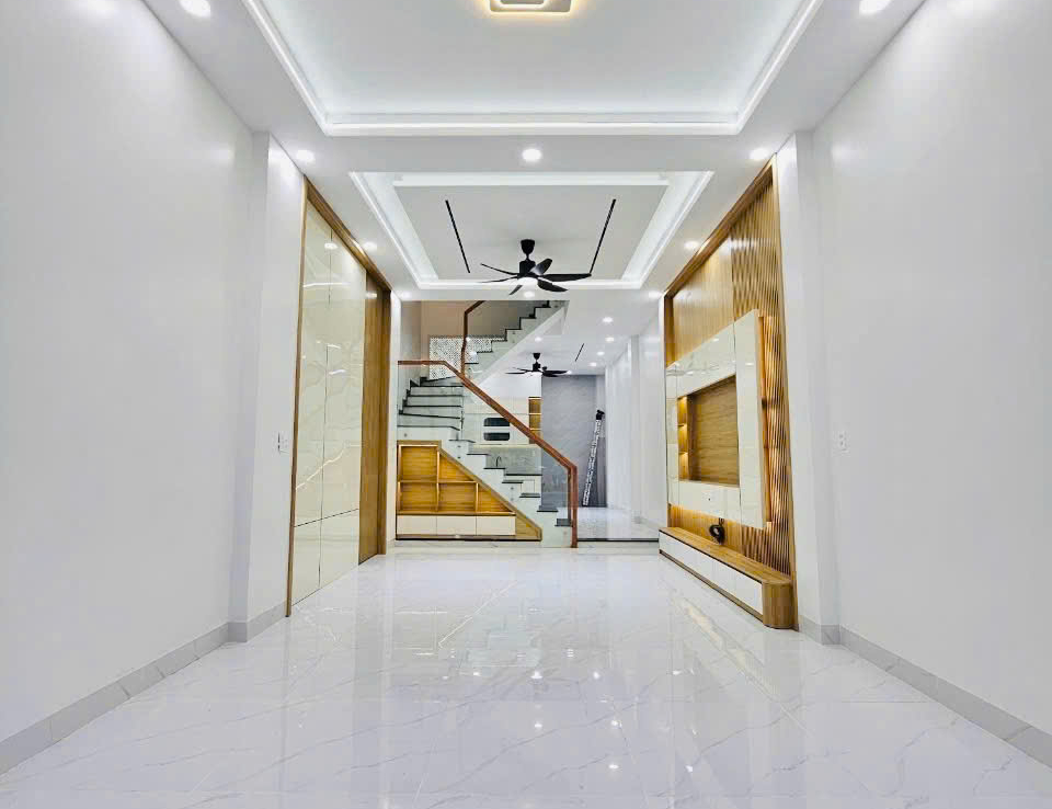 Bán nhà gần vincom HCM