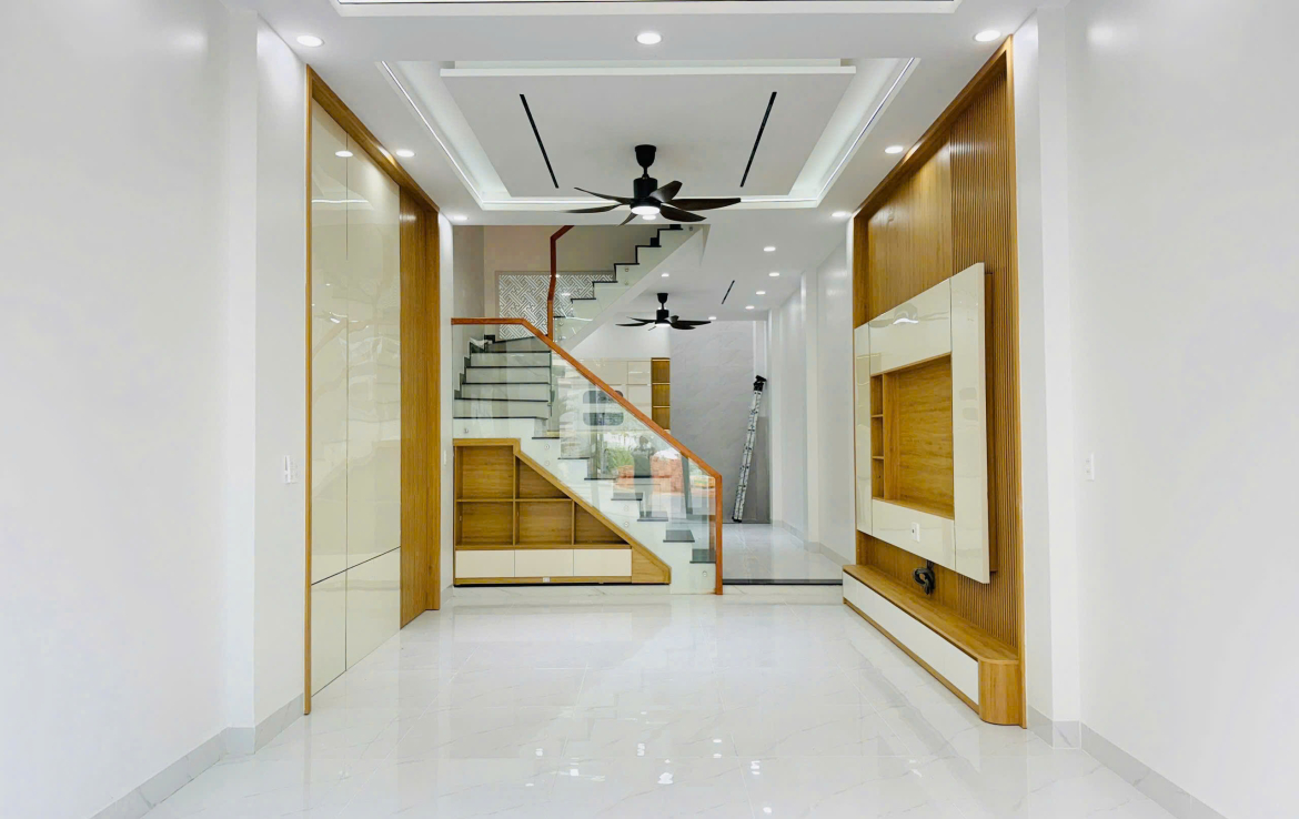 Bán nhà gần vincom HCM