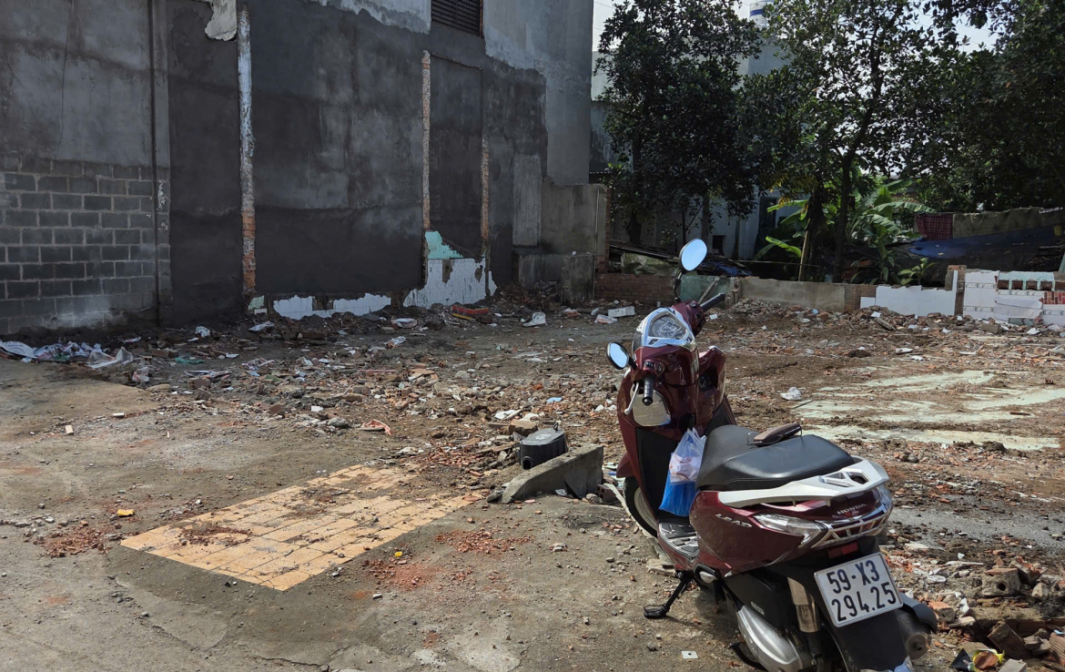 đất đông hòa gần làng đại học