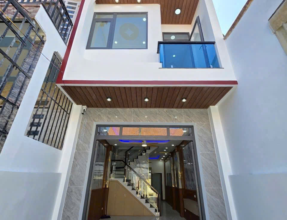 nhà gần bến xe miền đông mới