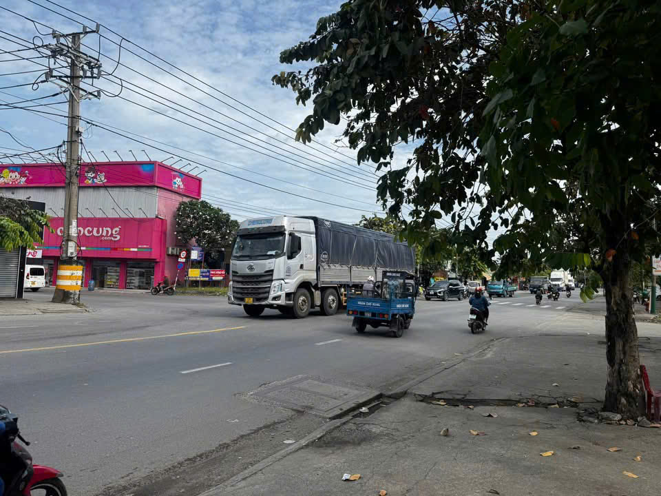 Mặt tiền ĐT743B Tân Đông Hiệp