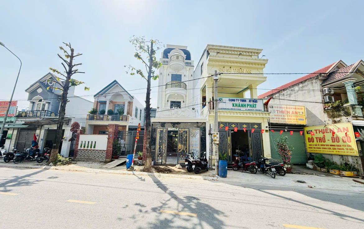 nhà mặt tiền đông hòa